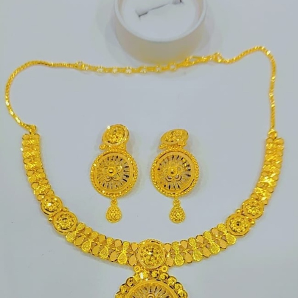 Elegant Gold Necklace and Earring Set